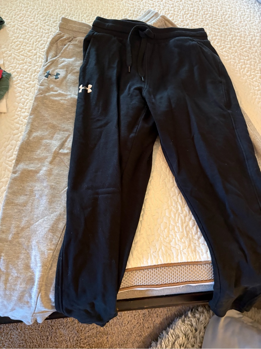 Under Armour Women Black and Gray Sweatpants Set